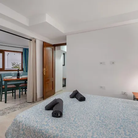 Flores 1d Адехе