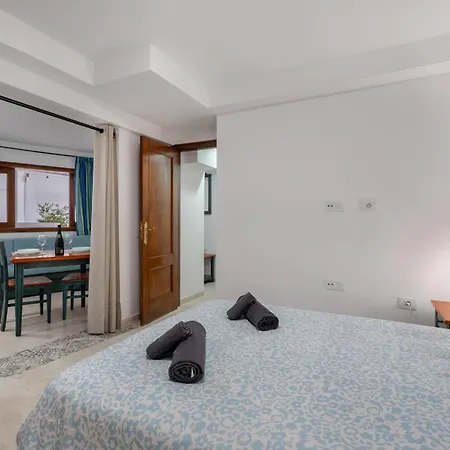 Flores 1d * Costa Adeje (Tenerife)
